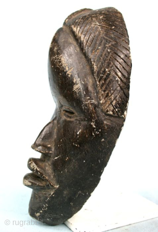 African Art.
Dan mask, carved in stone.
The mask has a shape of a "runner mask", but such items are sacred and not dedicated to run.
Item of great quality, for collectors
Height: 20 x 11,5  ...