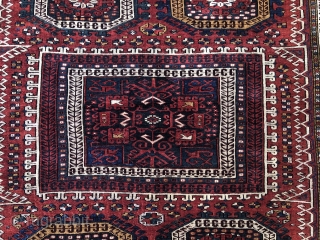 3'11'' x 4'1' / 120cm x 125cm
An Antique Bergama/Pergamon rug from western Anatolia which was woven approximately in the first half of the 19th century. This rug has a quite geometric design,  ...