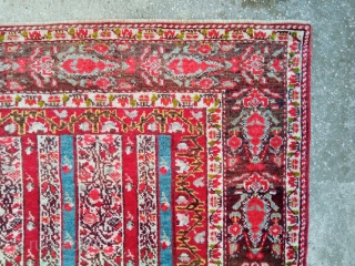4'7'' x 5'2'' / 140cm x 160cm An Antique North East Anatolian Sivas rug with ''Persian shawl'' design.Circa 1910s.
https://www.instagram.com/carpetusrugs/              