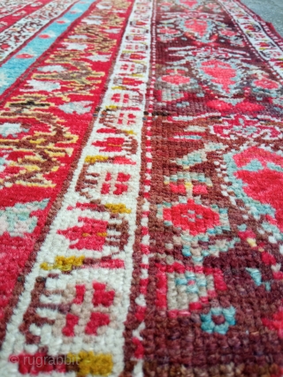 4'7'' x 5'2'' / 140cm x 160cm An Antique North East Anatolian Sivas rug with ''Persian shawl'' design.Circa 1910s.
https://www.instagram.com/carpetusrugs/              