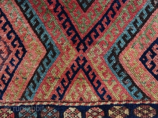 Antique small rug
estimated 75x80 cm                            