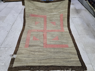 Native American Indian Navajo Rug
Size:3'9x5'3 ft 160x113 cm
Email:salaberina@gmail.com                         