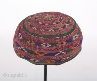 hat from central asia - turkmenistan 1950s - 87570
almost
circumference = 50.00 cm = 19.69"
height = 12.50 cm = 4.92"              