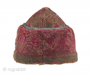 hat from central asia - 1900s - 93670
almost
51,50 cm = 20,28" = circumference
16,00 cm = 6,30" = height               