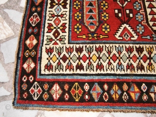 Shirvan rug blacks are repaired.
160cm x 299cm                          