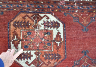 Ersari main carpet with well drawn guls and beautiful ground colour. A few damaged areas that need stabalizing, but basicaly in good shape. A good project for a restorer... Late 19th century. 