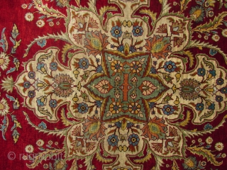 Hereke Turkish silk and metal thread rug, woven on silk foundation. Signed. Circa mid-second half of the 20th century. 173 x 113 cm. Excellent condition. cheap tracked and fast shipping.   