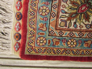 Hereke Turkish silk and metal thread rug, woven on silk foundation. Signed. Circa mid-second half of the 20th century. 173 x 113 cm. Excellent condition. cheap tracked and fast shipping.   