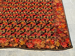 Fine quality antique  Old pure wool ,
perfect condition 

Size:400x200cm 

P.O.R                      