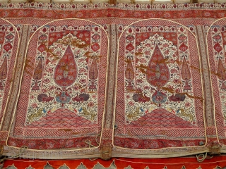 Magnificent late 19th century Persian Qalamkar Tent part

exceptional and very interesting 


470x250cm

P.O.R
                     