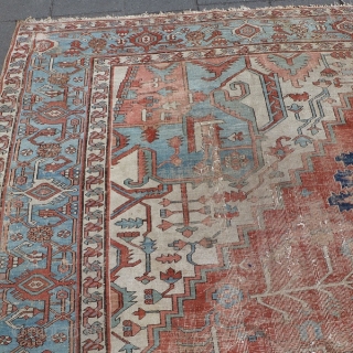 Beautiful Antique Serapi 555 x 355 cm, elegant rug                        