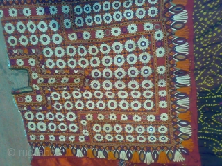 old dress from sindh near about 80 years old full size very nice piece in fresh condition with hand tie die on it          