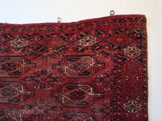 Kizyl  Ayak Turkmen with  floral  elem.  ca; 90 x 135 cm.  Wool on wool.  old/antique .           