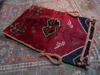 Bag, utility bird bag. ( Caucasian ? )  wool,wool,cotton,nylon (rope.)  Ca; 35 cm x 34 cm. ( Old/antique.)             