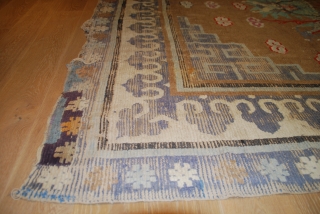 Tapis dragon Mongol XIXème , 345cmX315cm.                           