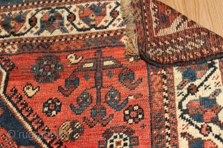 natural colour 19th century Qashqai rug Clean hand wash size 1.07cm x 1.07cm                    