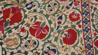  beautiful fragment suznai 19th century very nice design and colors.
size 5x7.                     