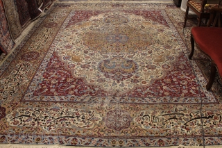 Antique Kirman Hunting Carpet
Size: 370cm x 280cm
Condition : Worn
                        