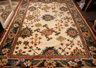 1920/30's Turkish/Oushak Carpet
Very Very Good Condition
Size: 3m x 2m approx                       