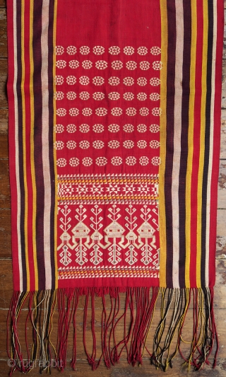 Borneo ceremonial carry-cloth (pua belantan)

Malaysia, Sarawak, Saribas region, 1950 or earlier

Cotton, silk, supplementary weft wrapping (sungkit)

A long solid red centrefield decorated at the ends in detailed silk sungkit, depicting two rows of  ...