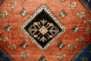 Late 19th century Qashqai. All natural colors with harmonious palette. Fine weave and wonderful composition. 115cm x 140cm               