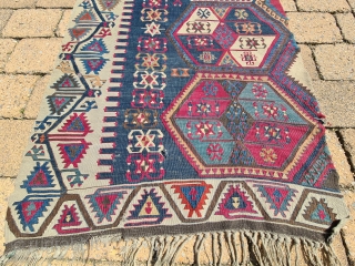 Antique Hatay Reyhanli Kilim, 19.th Century, typical for Reyhanli tribe: wowen/brocaded with cotton, naturel dyes


395x87cm

                  