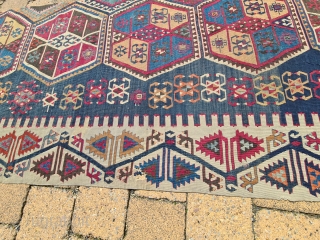 Antique Hatay Reyhanli Kilim, 19.th Century, typical for Reyhanli tribe: wowen/brocaded with cotton, naturel dyes


395x87cm

                  
