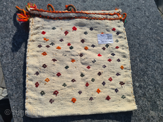 Tribal Lori or Qashqai kilim bag with sumakh embroidery (animal pattern). ~ 60x60cm. 

Please contact me directly: 

goekay.sargin@yahoo.de               