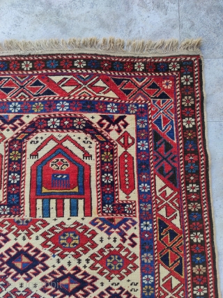 In perfect condition Akstafa Rug

Size : 95 x 155 cm 
                      