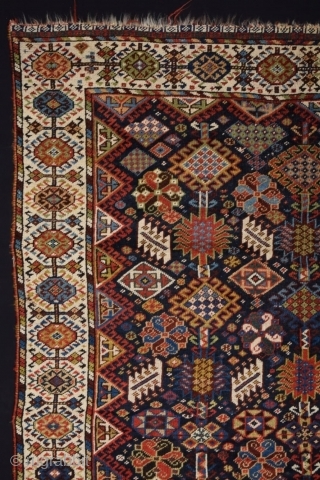 Qhasqai Shekarlu Rug

Size : 165x220 cm

Circa 1870                          