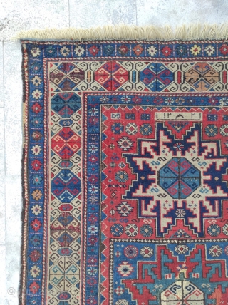 Lezgi Rug 

Size : 97 x 150 cm 

RR  has an email problem please reach me directly on this mail : alpagutrugs@gmail.com          