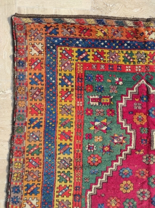 Kurdish Carpet 

Size : 140 x 198 cm 

RR has an email problem please reach me directly on this mail : alpagutrugs@gmail.com           