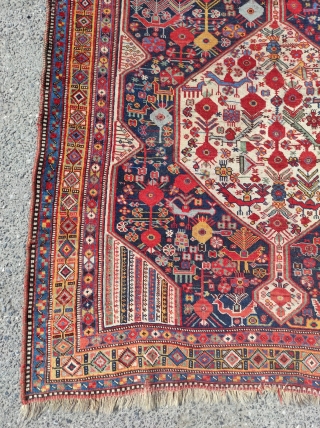 Khamseh Carpet 

Size : 130x225 cm                           