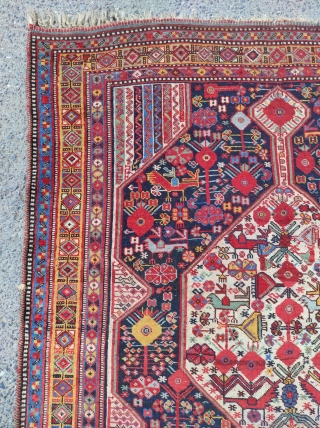 Khamseh Carpet 

Size : 130x225 cm                           