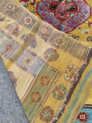 Çal Rug 

Size : 145 x 192 cm

Circa 1860s                        