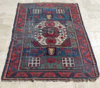 Karathcoph Rug 

Size : 160 x 210 cm 

It needs some repair but it has very good age 

Please contact me directly on this email : alpagutrugs@gmail.com      