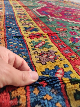 Kurdish Carpet 

Size : 140 x 198 cm 

                        