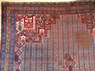 PERSIAN QUSQAI RUG
CONDITION AS SEEN
EARLY PIECE AND BEAUTIFUL COLORS
VERY FINE QUALITY
SIZE: 4'6 BY 5'10 FT                  