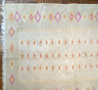 5’0 x 12’0 Dhurrie, ca. 1920, with serrated diamonds in pale orange,
white, and pink                   