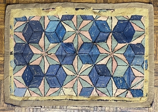 American Hooked Rug, ca. 1880; 2’0” x 2’9” / 61 x 84 cm.

Geometric pattern composed of small diamonds-making six-pointed stars, and various cubes, with a deep blue 

border.

For its age, good condition,  ...