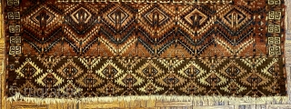 Tekke Turkoman Engsi, ca. 1850; 3’10” x 4’5” / 117 x 165 cm.

Beautiful copper reds, pale oranges, from madder, with a very nice

elem-panel showing diagonal rows of hooked diamond or ashik variants,  ...