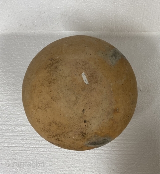 Bang Chaing Vessel, ca. 1st Millennium BCE, Bronze Age; height: 6 3/4” / 17.1 cm;

Opening diameter: 5 1/2” / 14 cm.; maximum diameter: 7” / 18 cm.

Purchased at Legitimate Educational Institution Auction-

Tan  ...