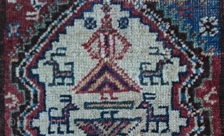 Small Shiraz Rug Fragment. 30x36cm.                            