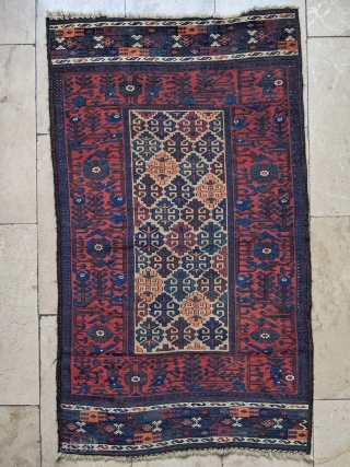 Antique Baluch rug with nicely drawn main border. 2'10" x 4'10" or 85x146cm. Wonderful piece with natural dyes and original selvedge.            