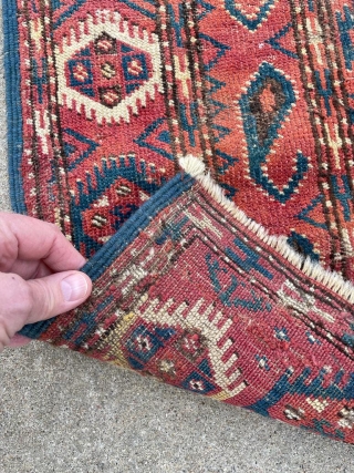 19th century Ersari Beshir rug with alternating bands design. A complete piece. 4'0" x 7'10 or 122 x 239cm              