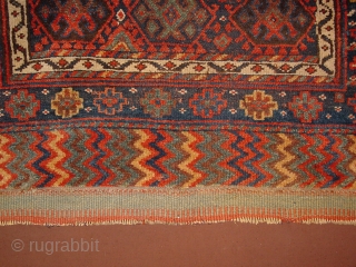 wonderful antique tribal jaff kurdiskh sanjabi, great natural colors, some small repiling  wonderful zigzag drawing, no stains

great size  114x82cm  3.8x2.7ft
          