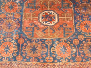 fabulous 1870 baluch bagface , some old mothbite, no holes, 2 small repairs with patches in lower righ corner, no stains, great kelim detail, great natual colors

88x85cm
3x2.8ft      