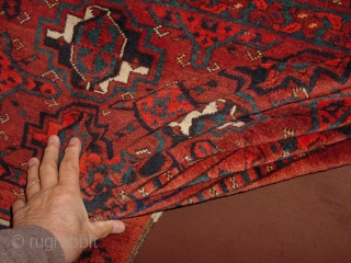 wonderful antique 1880? turkoman ersari chuwal, three small repairs, see photos, wonderful natural colors, fairly great pile, great natural colors, black, blue , green, red, etc no stains, wonderful soft silky wool
140x94cm
4.7x3.1ft 