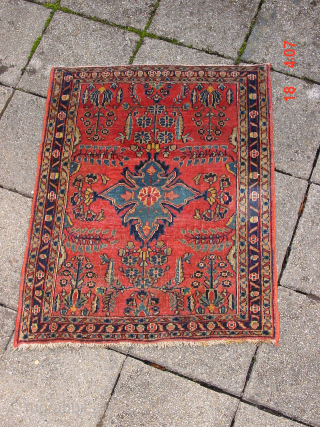 wonderful antique small saroeck rug in good condition  67x80cm  2.2x2.7ft
wonderful pattern, fine and great all natural colors, headends secured, flat laying
          