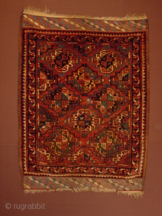 antique turkoman ersari weddingrug, small repairin kelimbeard with light blue colored wool, two spots of low pile, further great pile!!!, no repairs, soft silky felling wool, flat laying, great original selvedges
107x145cm
3.6x4.8ft  